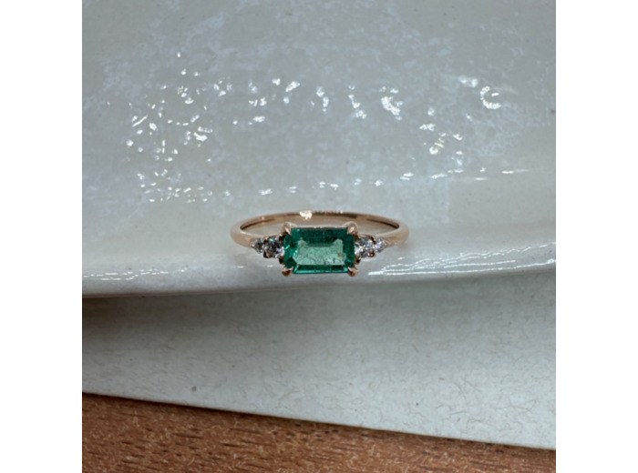 Bague en Or Rose avec diamants et Emeraude
