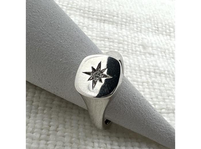 Chevalière en Or Rose avec comète diamant