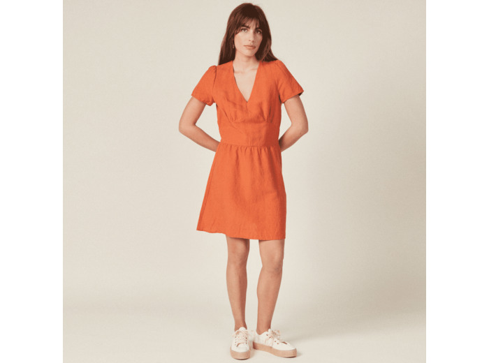 Robe évasée à manches courtes