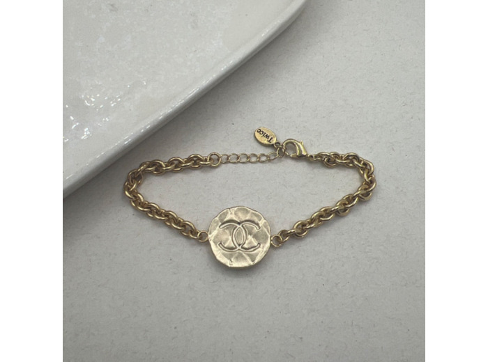 Bracelet upcyclé CHANEL
