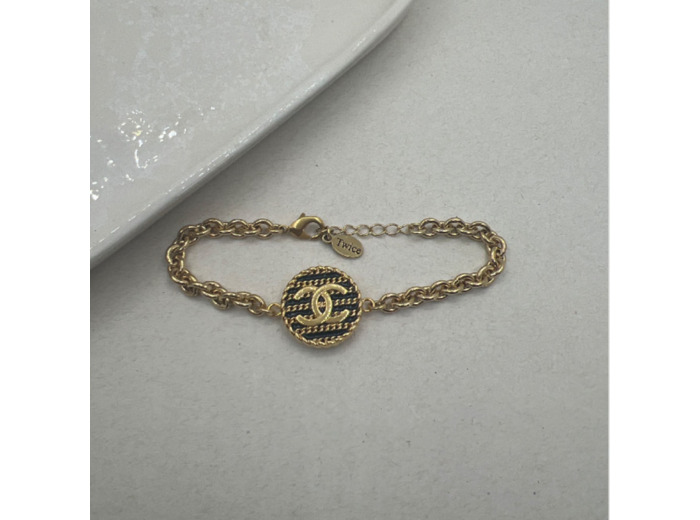 Bracelet upcyclé CHANEL
