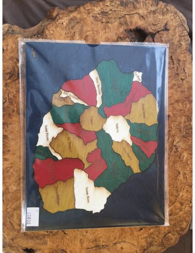 Puzzle Ile de la Réunion contreplaqué peint. 24 communes. 20x26cm.