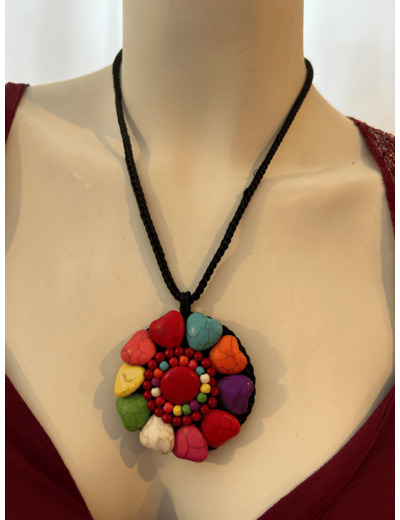 Collier en pierres polies