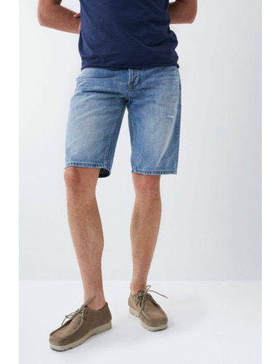 Short en jean avec légères déchirures