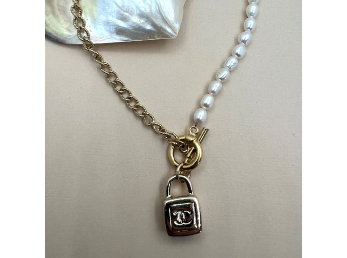 Collier upcyclé CHANEL