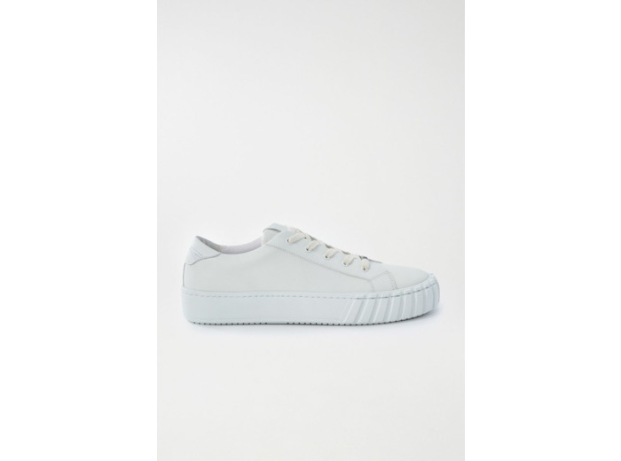 Tennis en cuir avec détail métallique