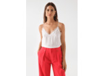 TOP EN SATIN AVEC DÉTAILS EN DENTELLE