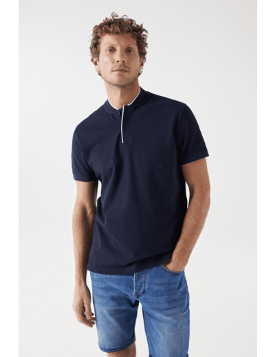 POLO AVEC COULEUR CONTRASTANTE À L'ENCOLURE