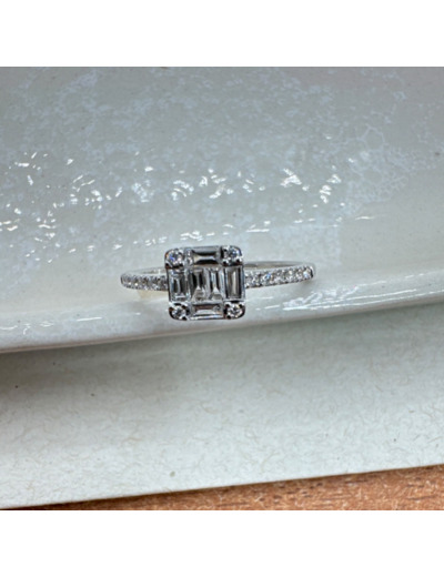 Bague en Or Gris Diamants Baguette sertie Illusion