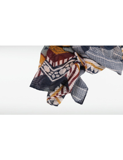 Foulard motif fantaisie